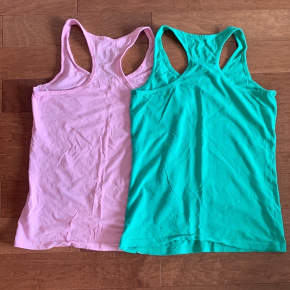 📦 Moving Sale - 4/20$ 📦 Workout tanks - Picture 4 of 4